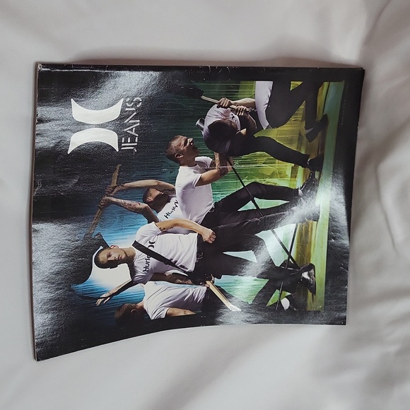 AP Magazine AFI #257 December 2009 - Picture 6 of 15